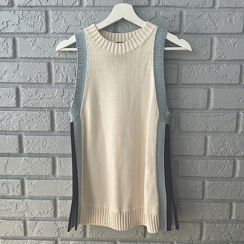 Anne Taylor Sleeveless Knit Sweater Top. With and Navy side detail.